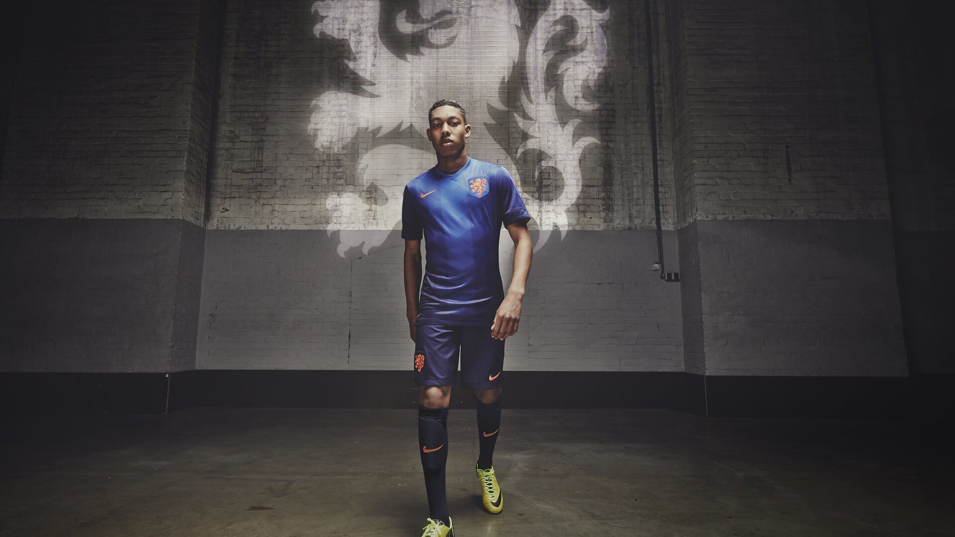 鲁能中场阻击对手，战术反击取分三分实现逆转，鲁能攻击群